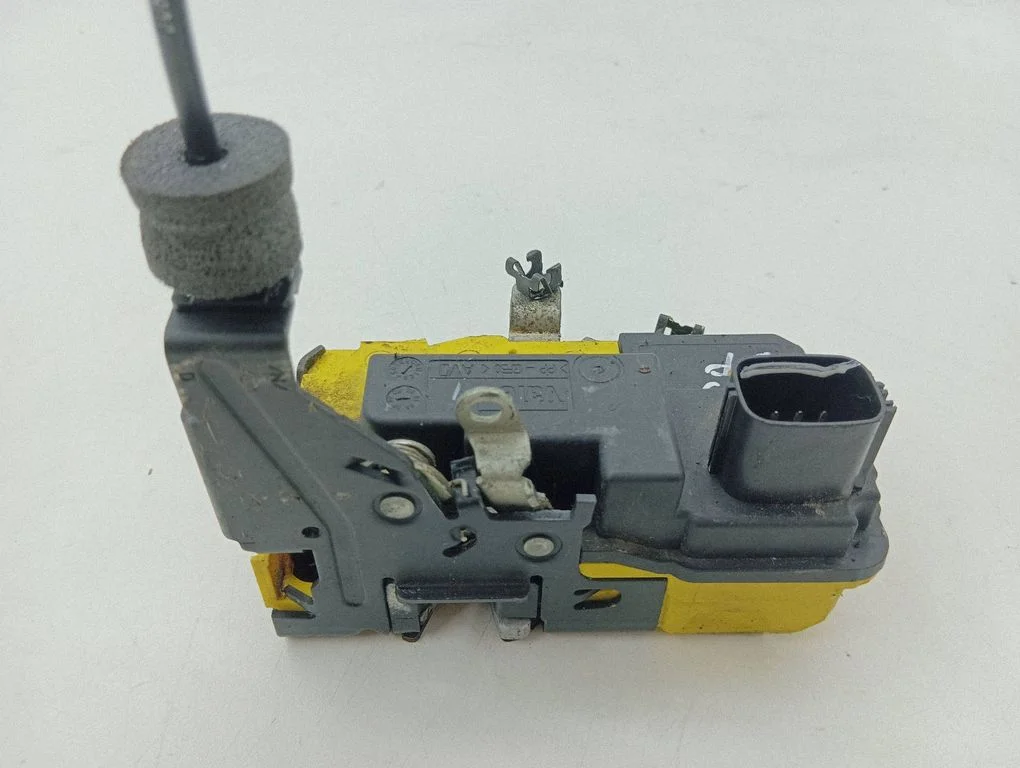 Front door lock – right