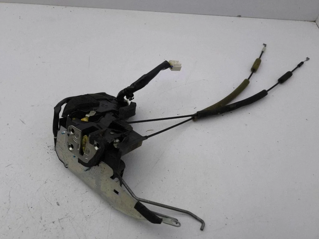 Front door lock – right