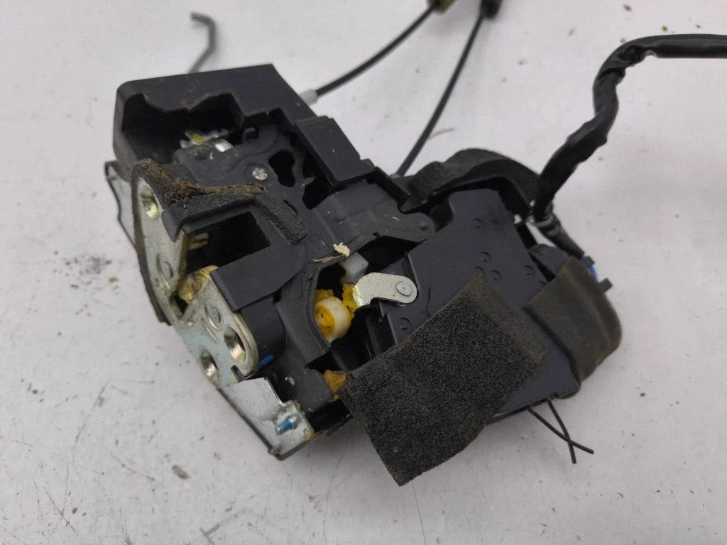 Front door lock – left