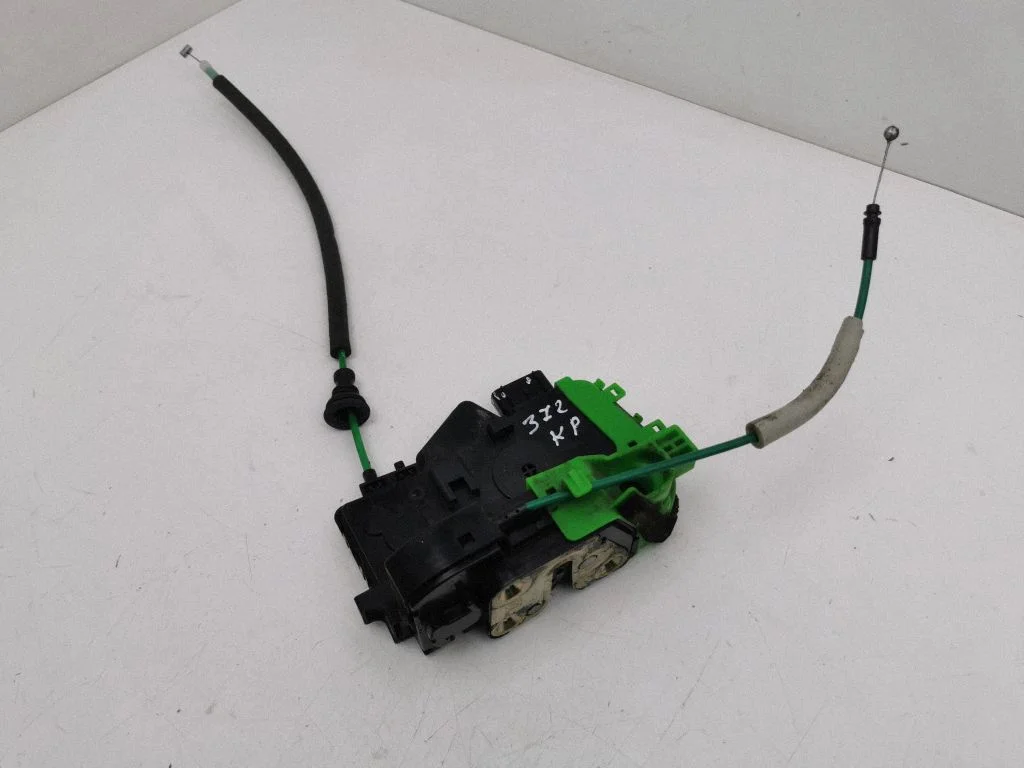 Zamek drzwi przednich 813103Z030