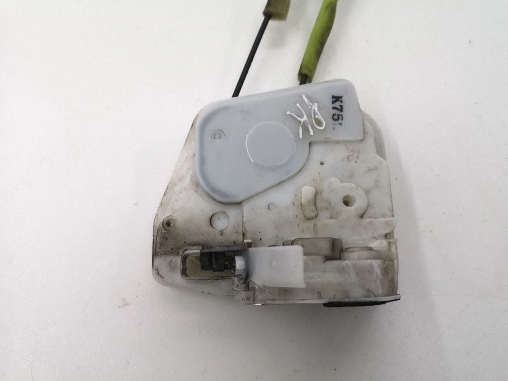 Front door lock – left