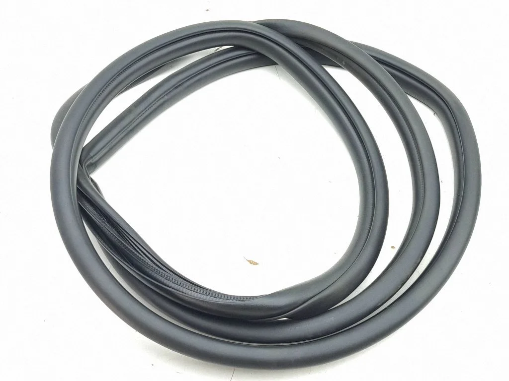 Front door rubber seal – left