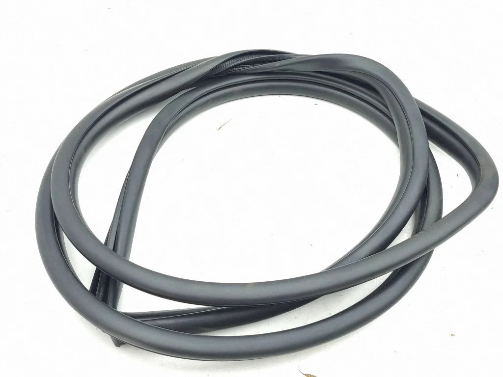 Front door rubber seal – right