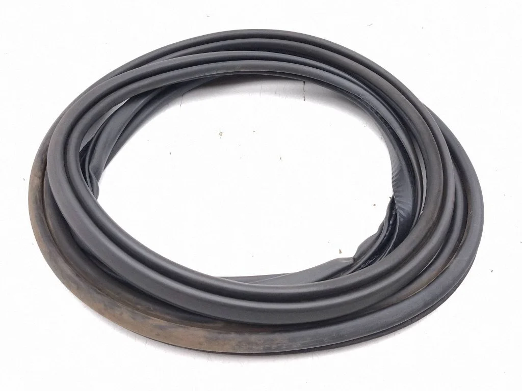 Front door rubber seal – Volvo S90, V90 (2016-)