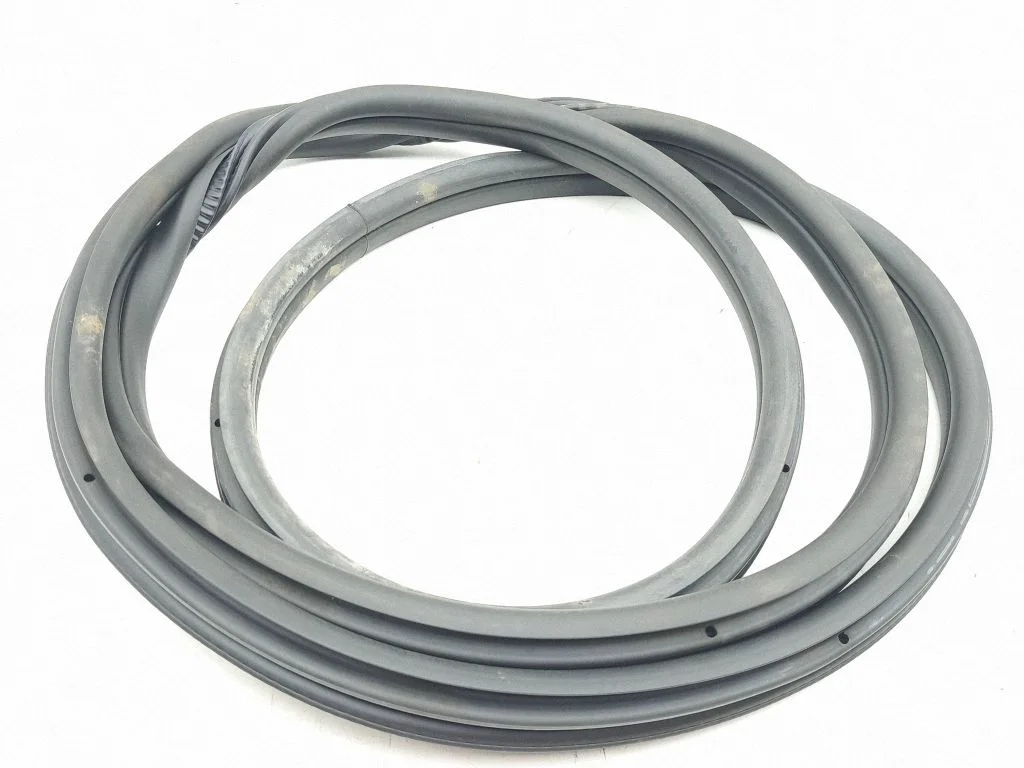 Front door rubber seal – right