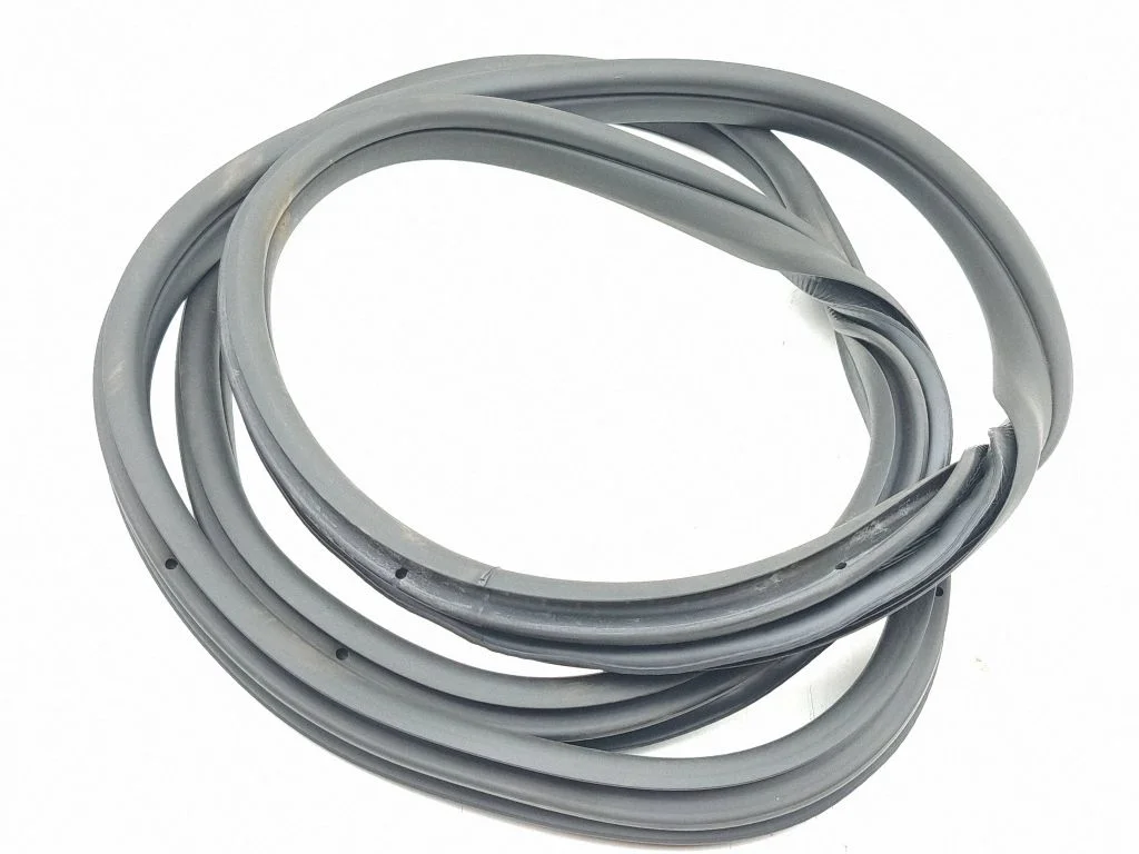 Front door rubber seal – left