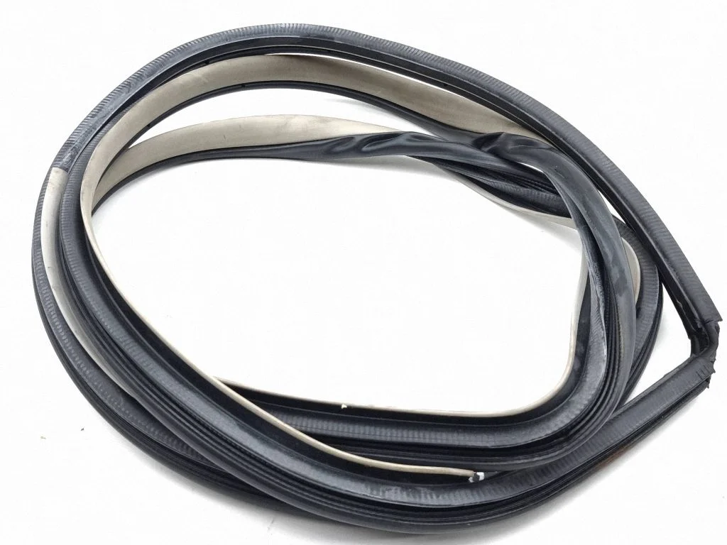 Front door rubber seal – left