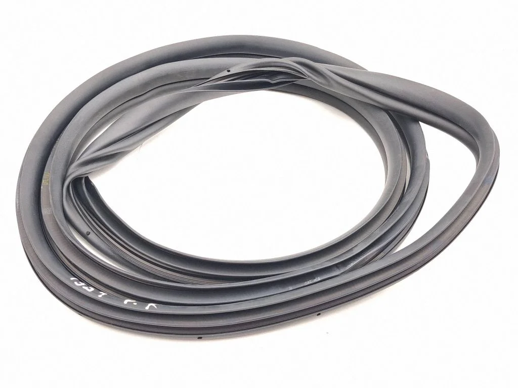 Front door rubber seal – left