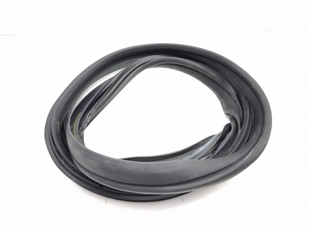 Front door rubber seal – left