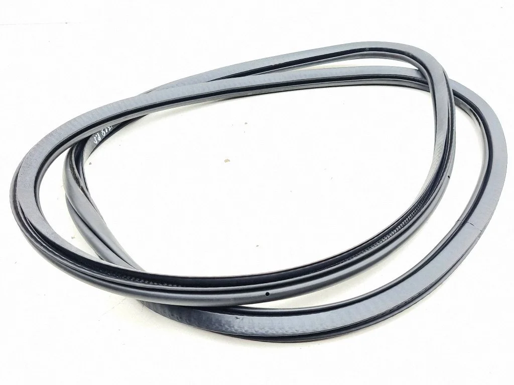 Front door rubber seal – Volvo S90, V90 (2016-)