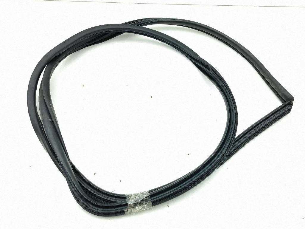 Front door rubber seal – right
