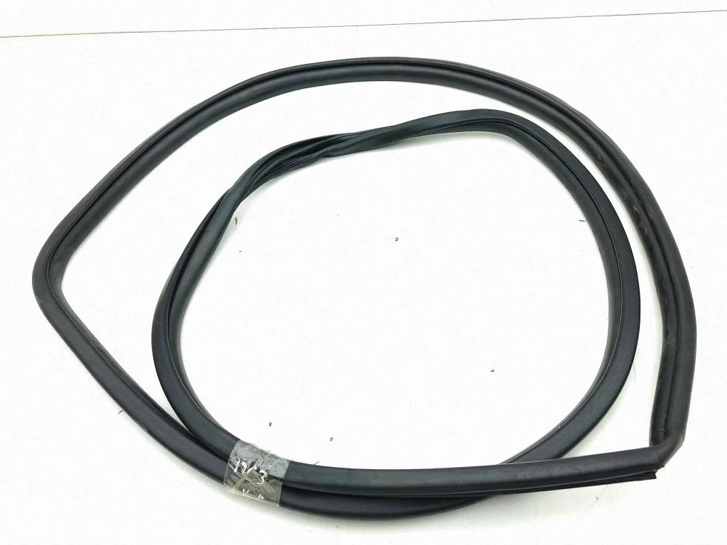 Front door rubber seal – left