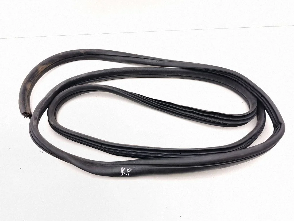 Front door rubber seal – left