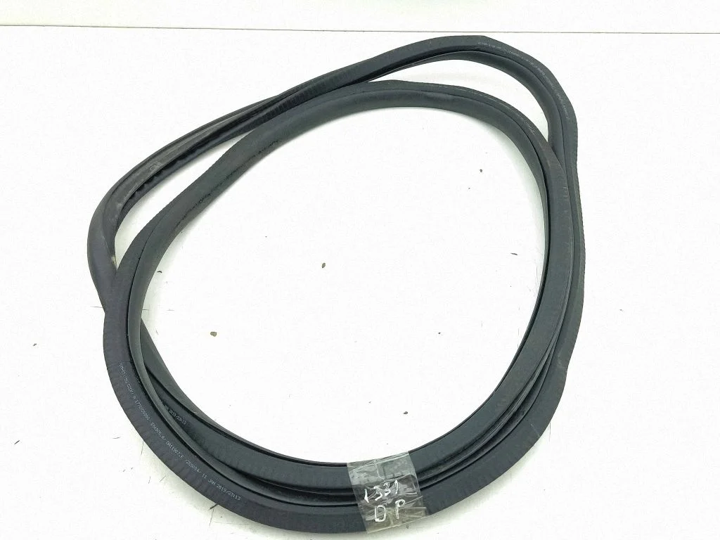 Front door rubber seal – right