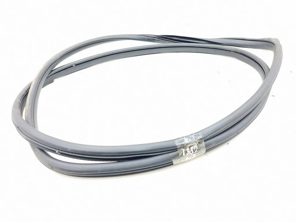 Front door rubber seal – right