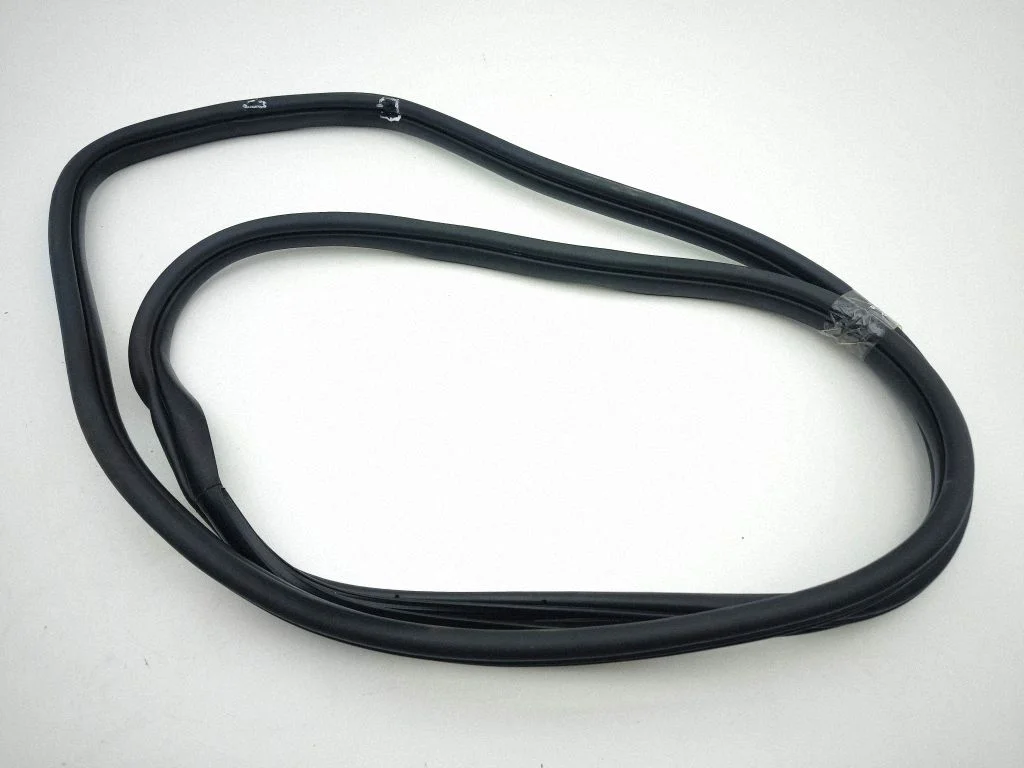 Front door rubber seal – right