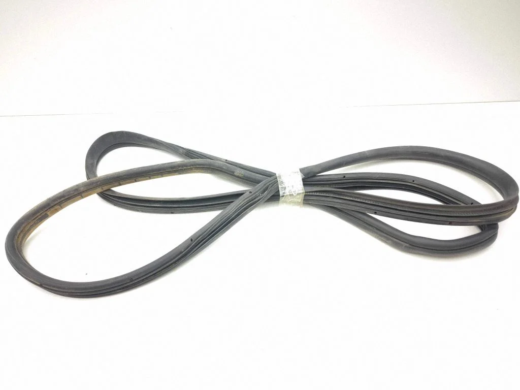 Front door rubber seal – right