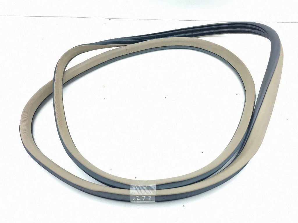 Front door rubber seal – left