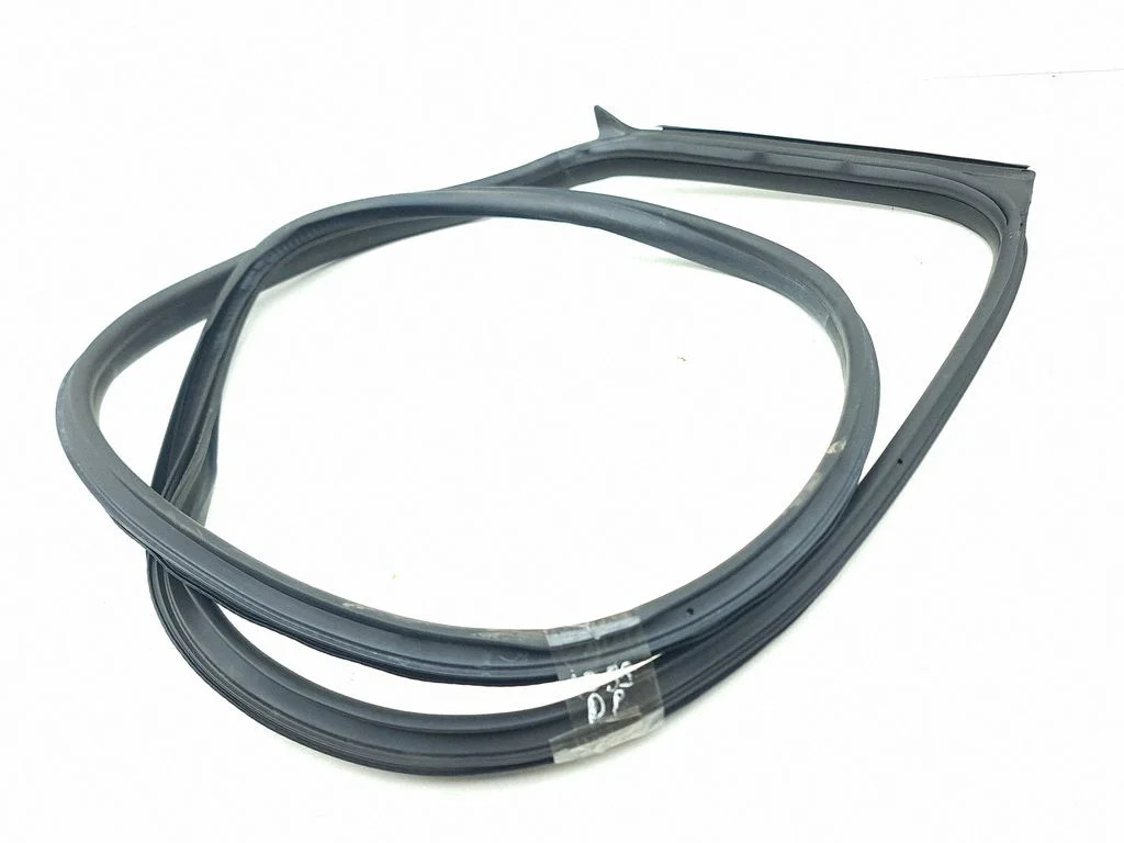 Front door rubber seal – right