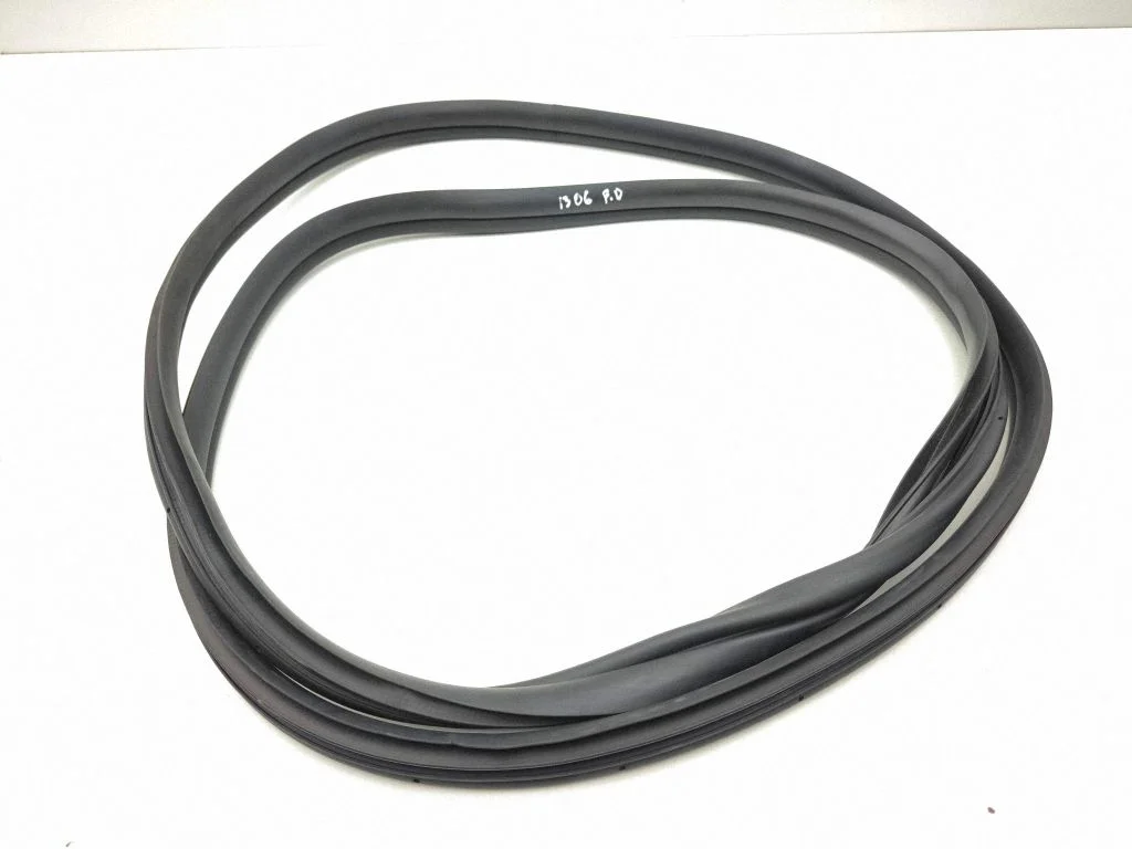 Front door rubber seal – right
