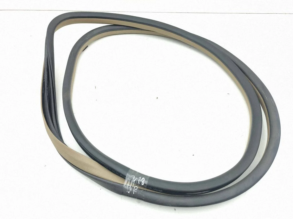 Front door rubber seal – right