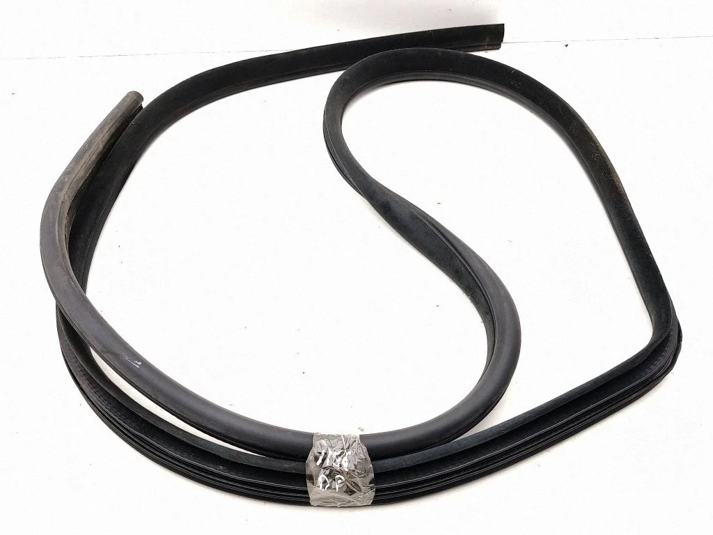 Front door rubber seal – right