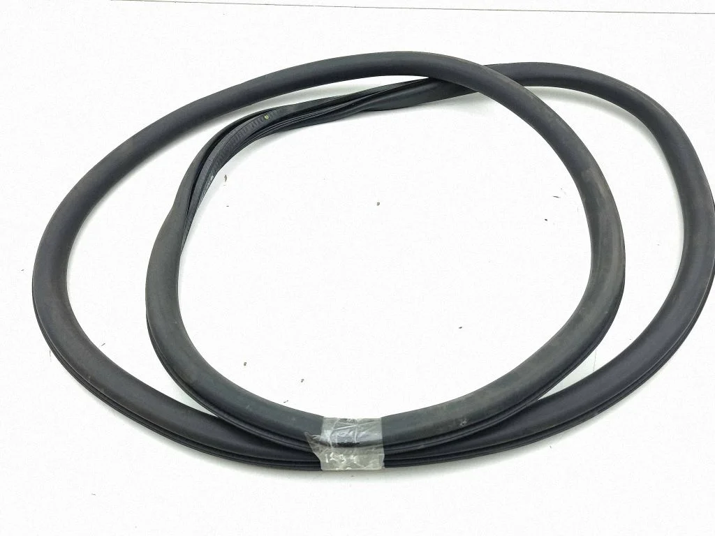Front door rubber seal – right