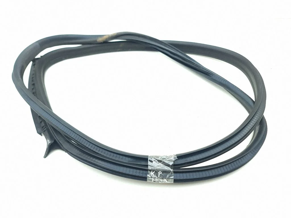 Front door rubber seal – left