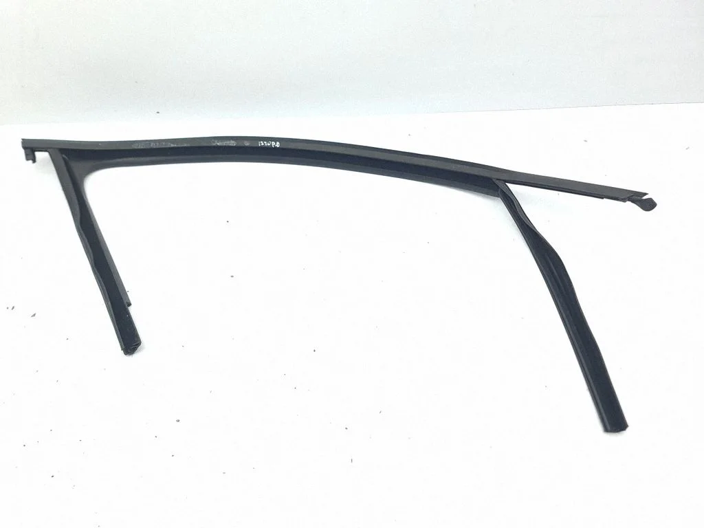 Front door rubber seal – right