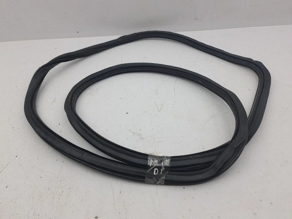 Front door rubber seal – right