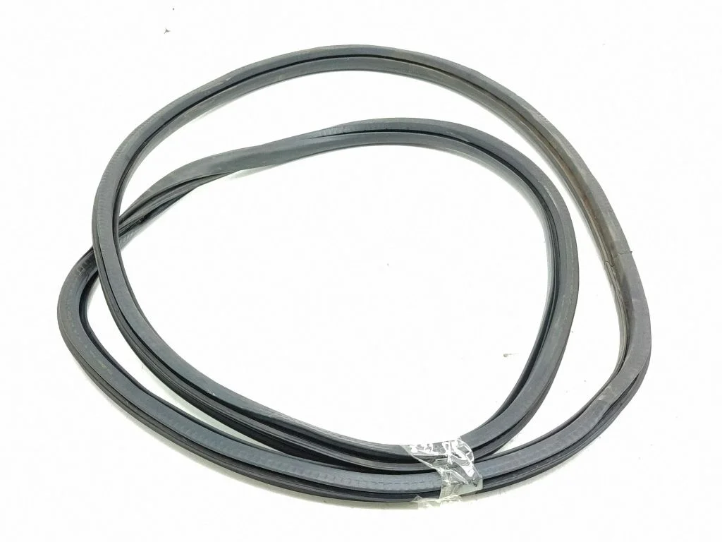 Front door rubber seal – right