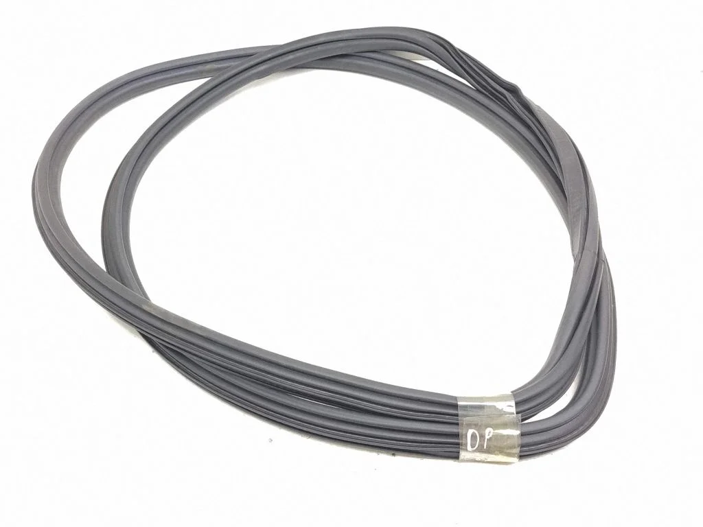 Front door rubber seal – right