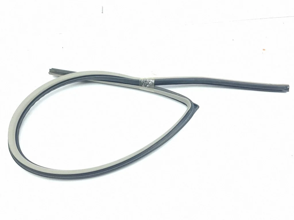 Front door rubber seal – left