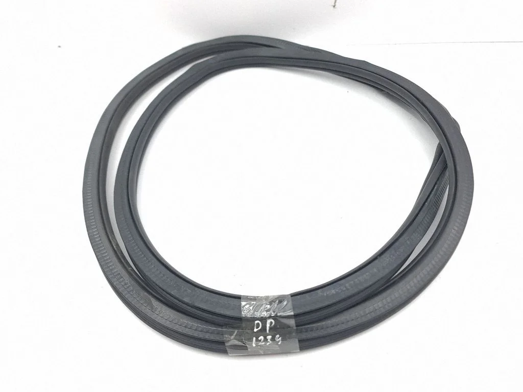 Front door rubber seal – right