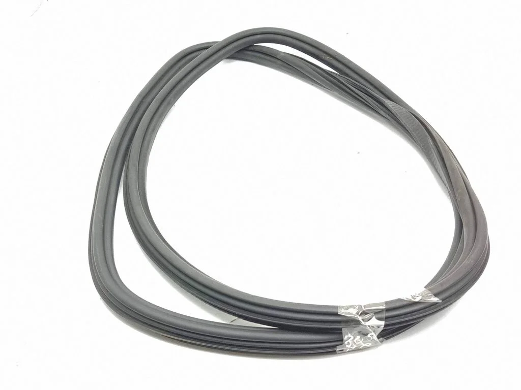 Front door rubber seal – right
