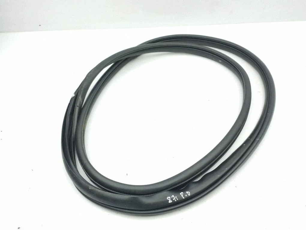 Front door rubber seal – right