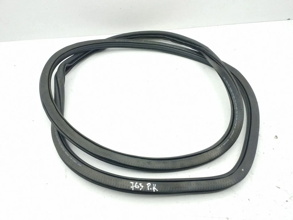Front door rubber seal – left