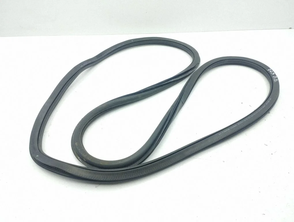 Front door rubber seal – right