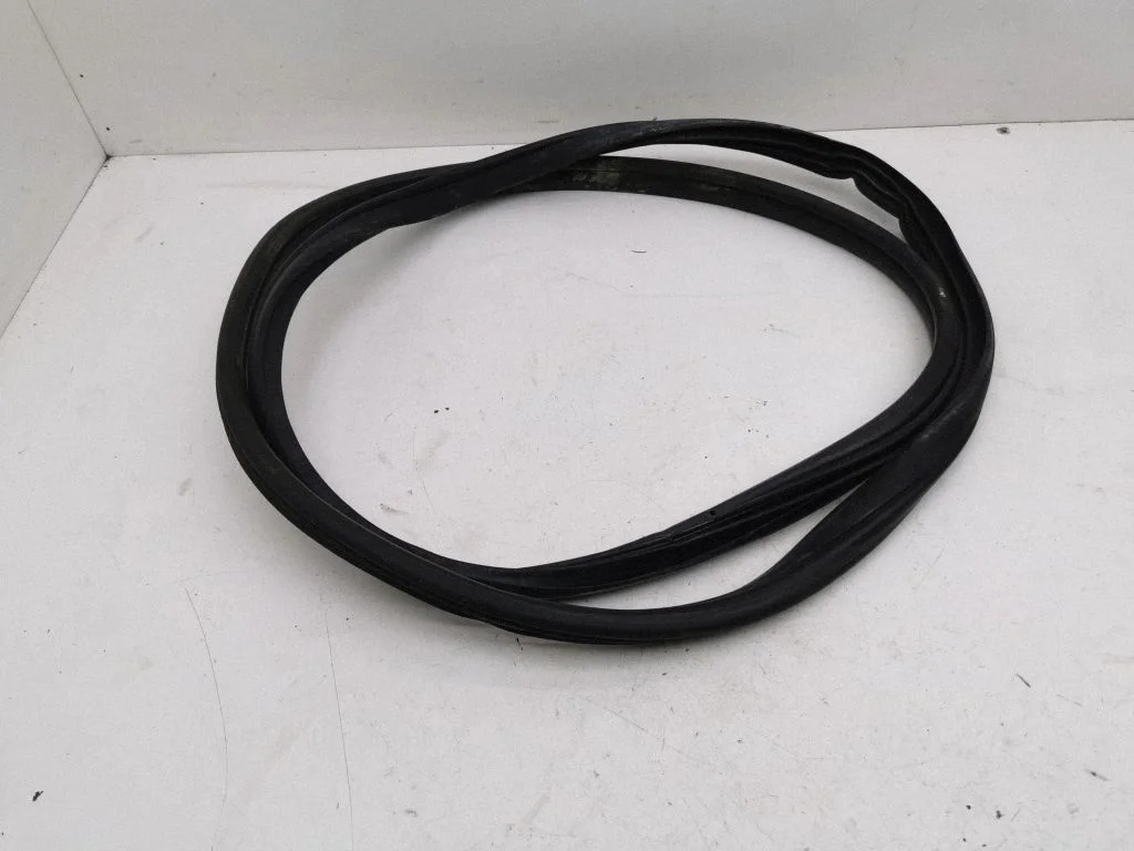 Front door rubber seal – right