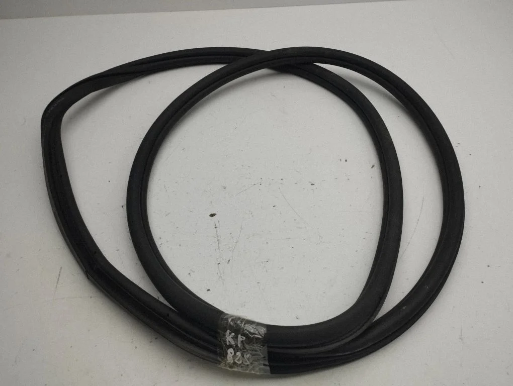 Front door rubber seal – left