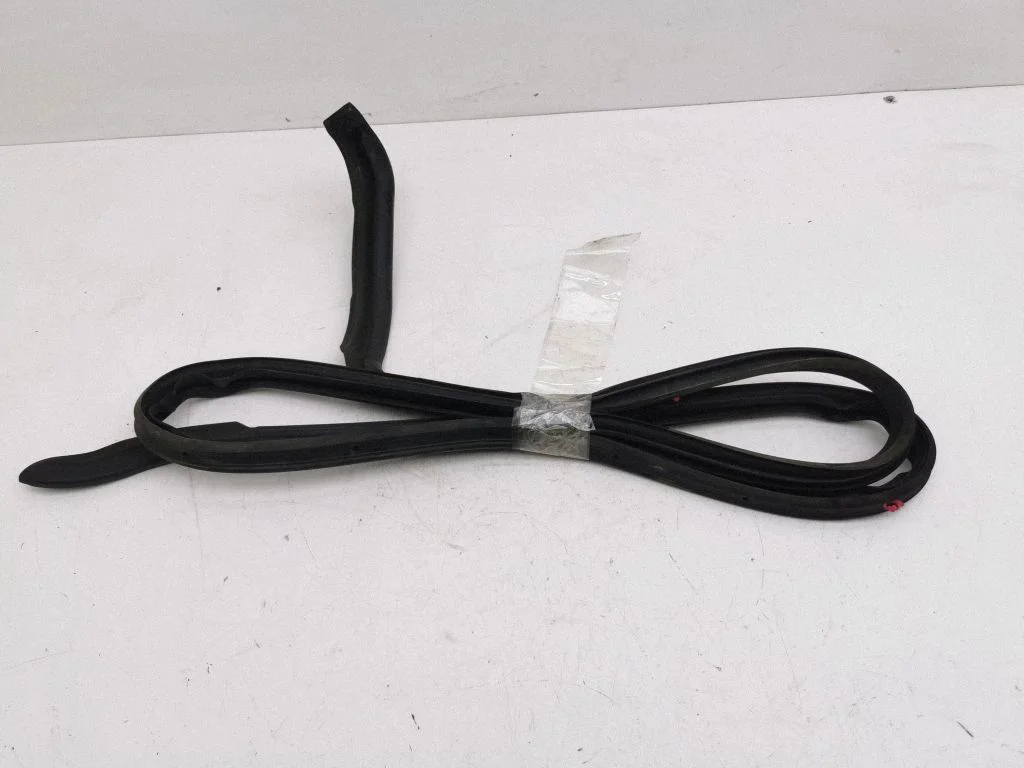 Esiukse tihend (kere pool) – Honda HR-V (2015-2020)