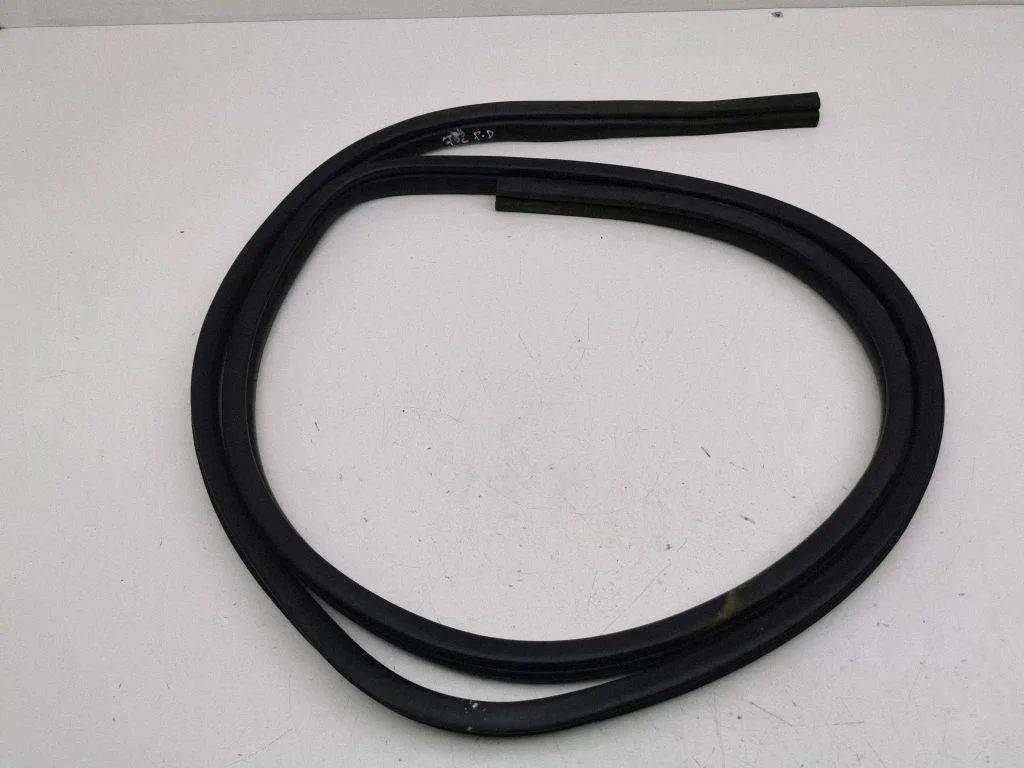 Front door rubber seal – right