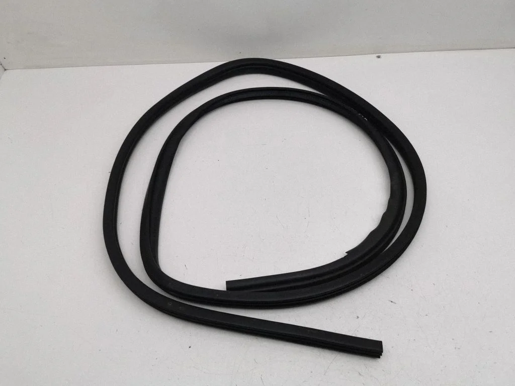 Front door rubber seal – left