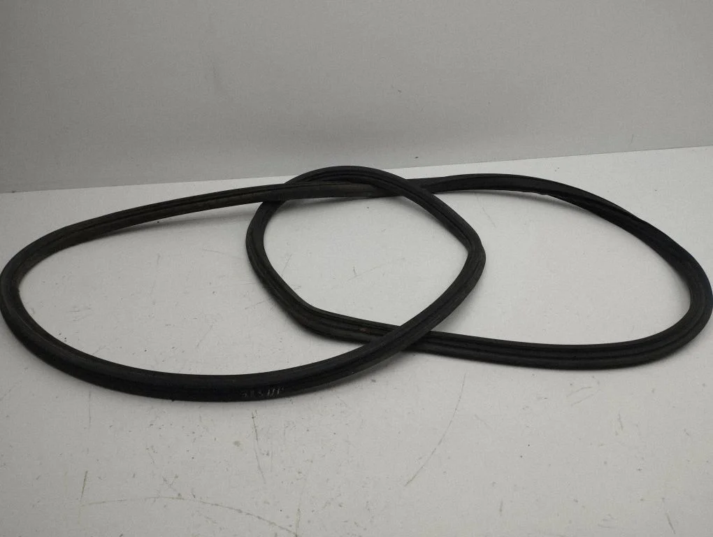 Front door rubber seal – right