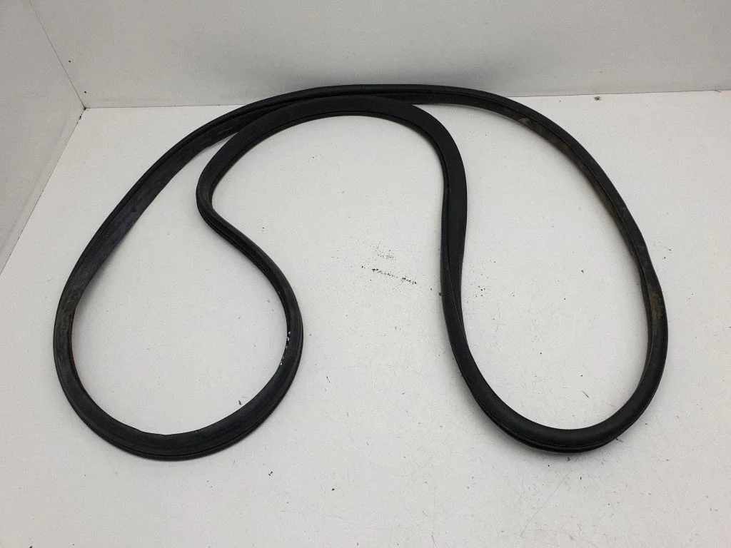 Front door rubber seal – right