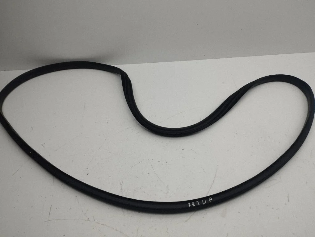 Front door rubber seal – right