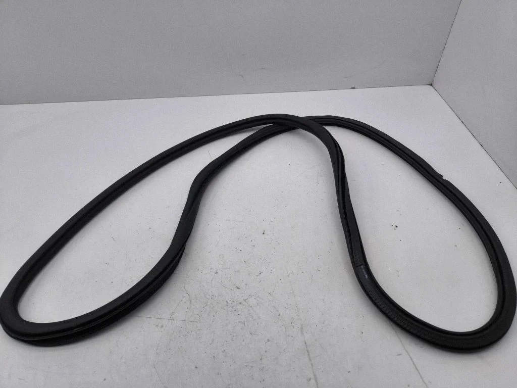 Front door rubber seal – right