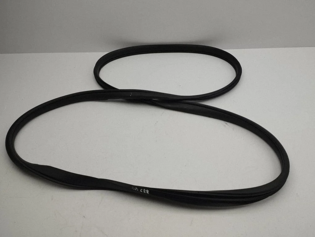 Front door rubber seal – right