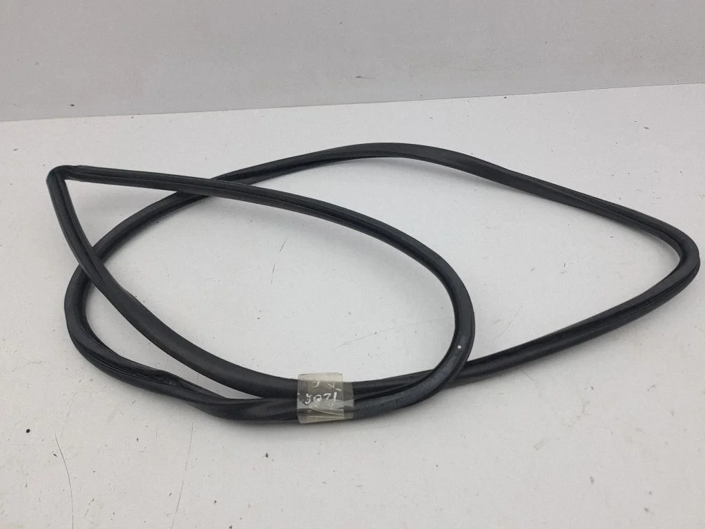 Front door rubber seal – right