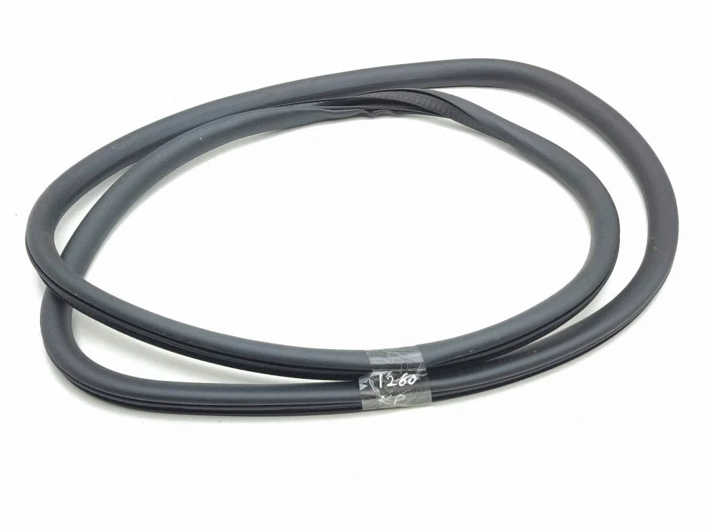 Front door rubber seal – left
